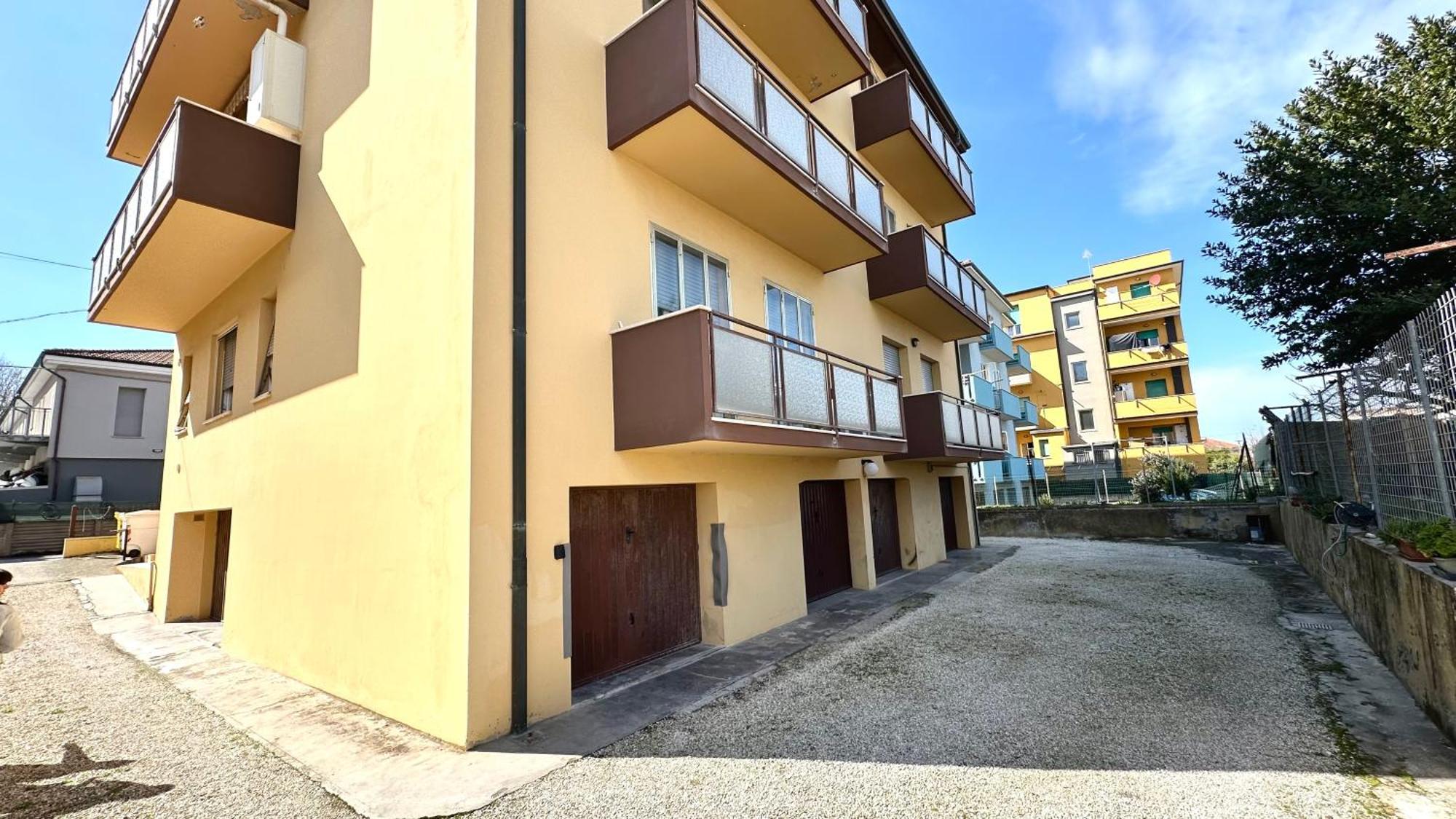 Se041 - Senigallia, Quadrilocale Accessoriato A 150Mt Dal Mare Luaran gambar